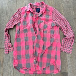 American Eagle Pink and Gray plaid jegging shirt size medium